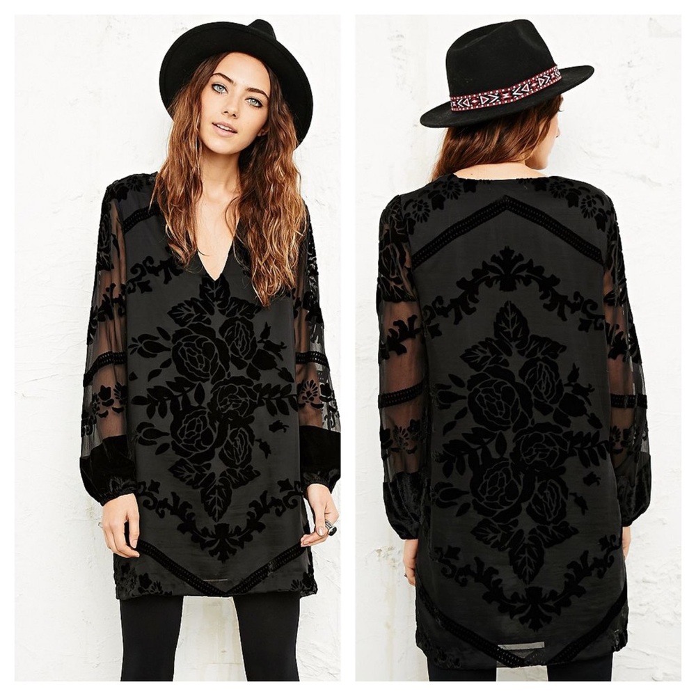 Urban Outfiters staring at stars velvet dress